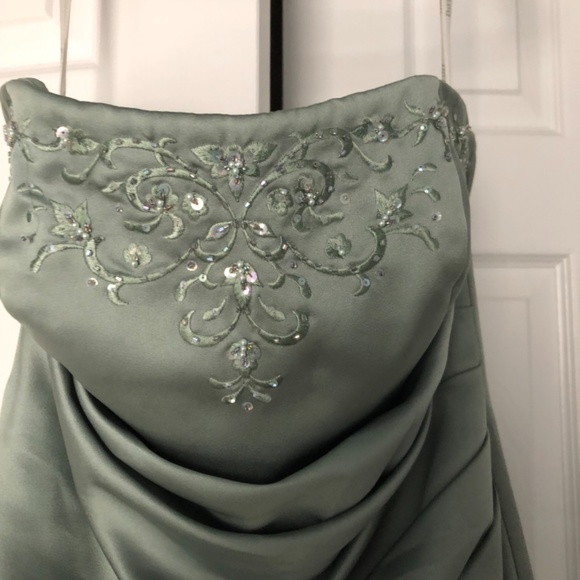 Dress - Picture 2 of 2